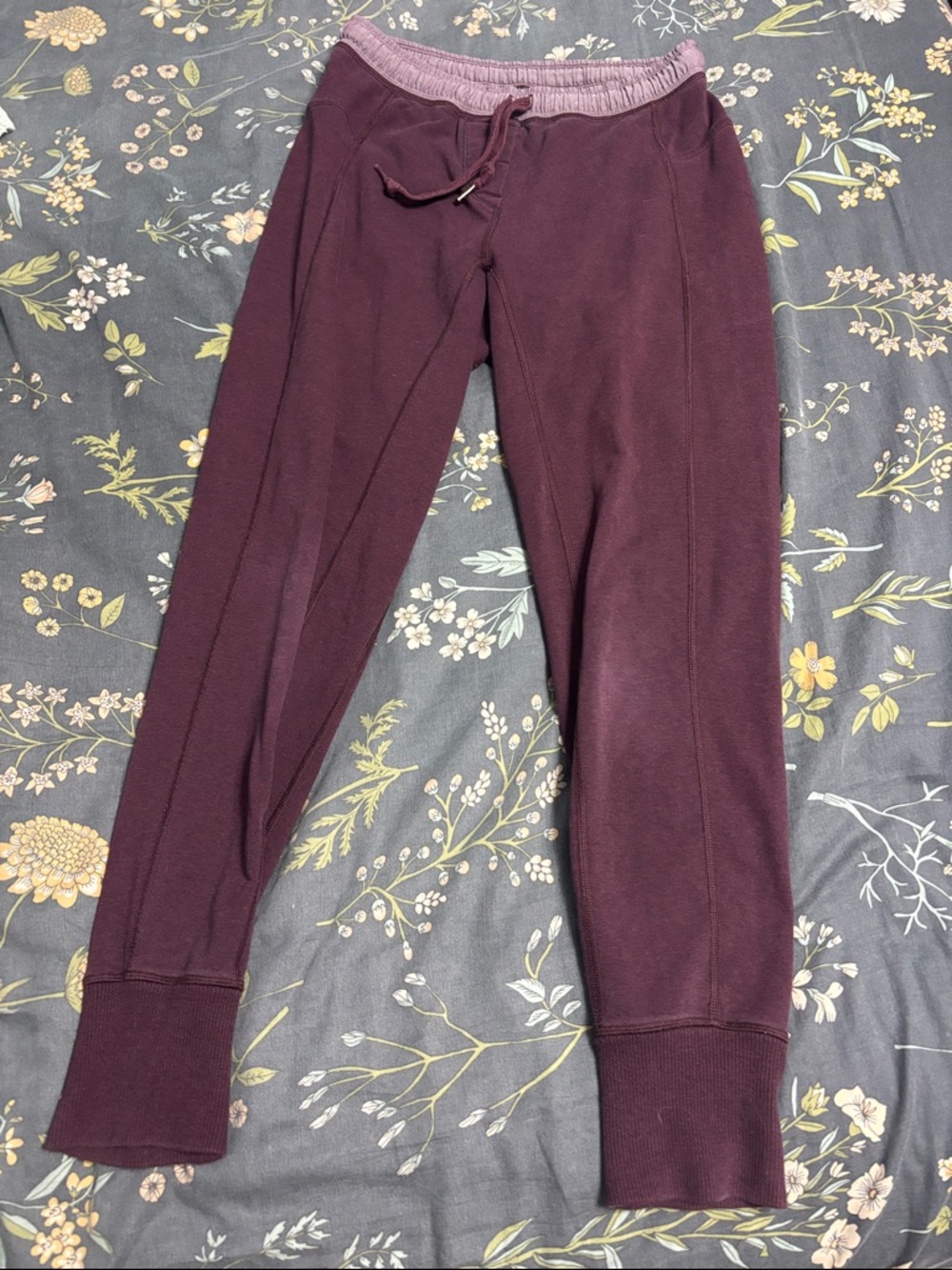 Lululemon Athletica Happy Yin Year Sweatpants II Joggers in Deep Burgundy Size 6
